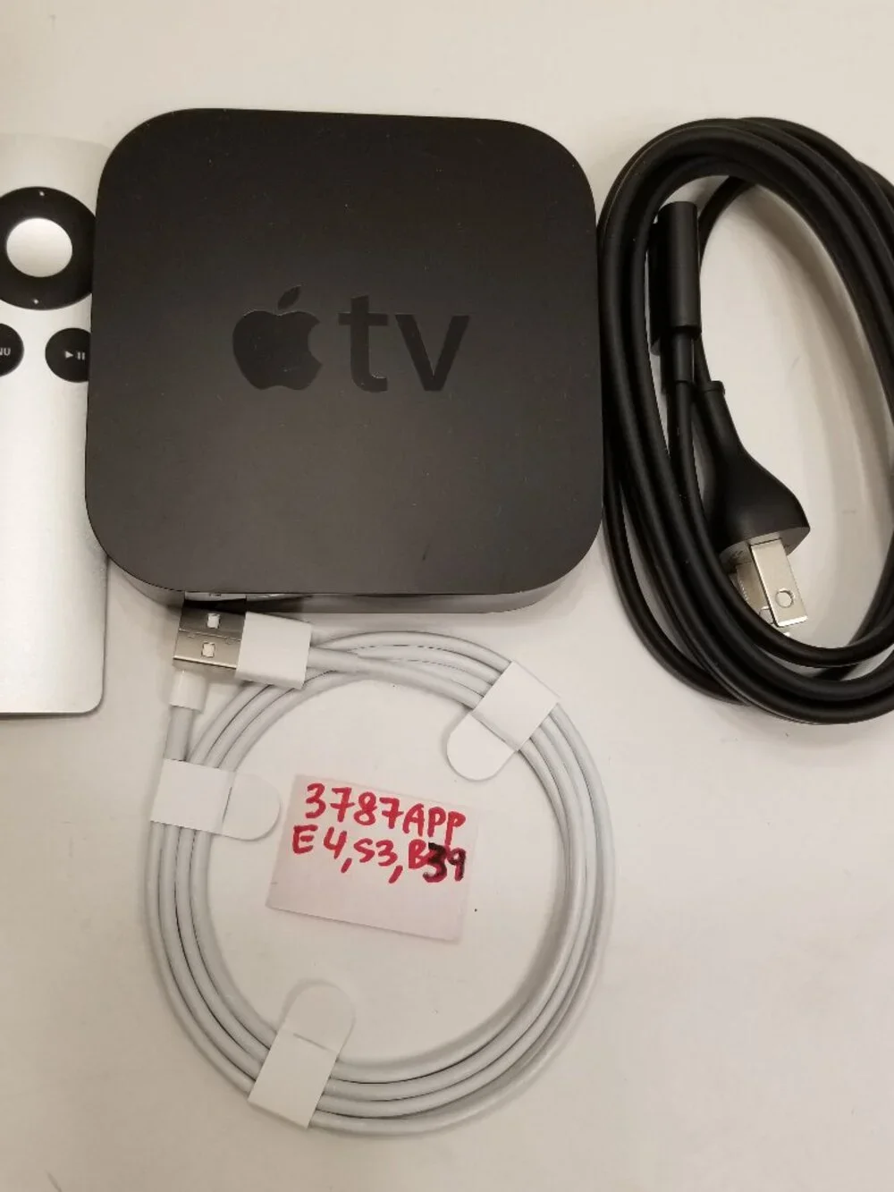 Apple TV 3rd Gen A1427 1080p HD Media Streamer w/ Remote & Power Cord Tested